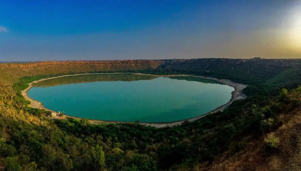 Lonar_Sarovar_lake_Maharastra