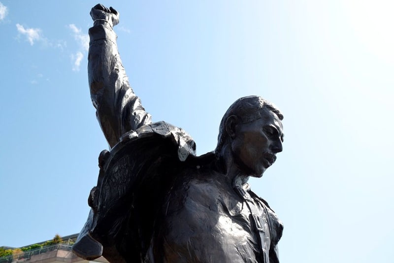 freddie mercury statue