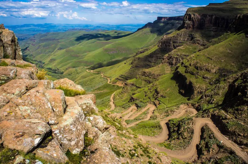 Sani_Pass_heading_into_Lesotho